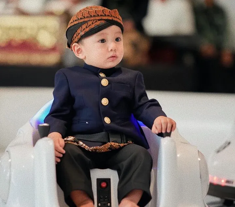 Usung Konsep Tradisional, ini Potret Lucu Baby Timo Anak Chef Arnold di Momen Ultah yang Pertama