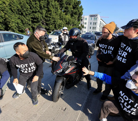 FOTO: Serukan Gencatan Senjata di Gaza, Demonstran Yahudi-Amerika Nekat Blokade Jalan Tol di Los Angeles