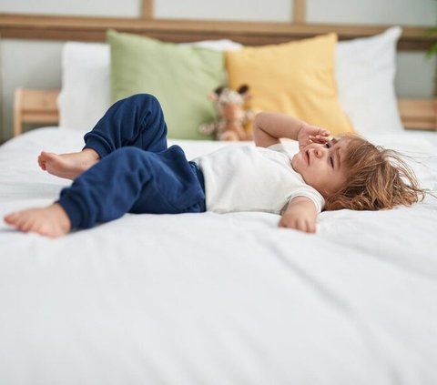 Namun, jika anak tidur siang tanpa kualitas (misalnya, sering terbangun atau hanya tidur 20 menit), produksi hormon pertumbuhan tidak akan maksimal.