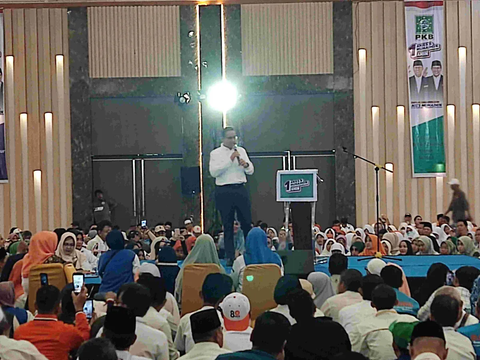 Lagi Pidato, Anies Tegur Ibu-Ibu di Jambi yang Berebut Foto