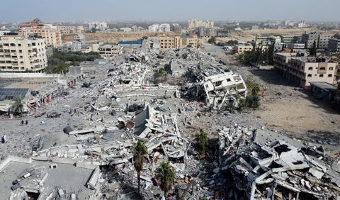 Setidaknya 18.600 warga Palestina telah tewas dalam serangan Israel sejak 7 Oktober. Ribuan bangunan, termasuk rumah sakit, masjid, dan gereja, juga mengalami kerusakan atau hancur.