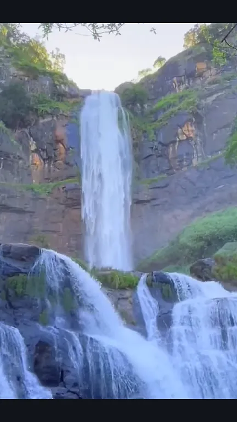 Potret Indah Curug Cikanteh Sukabumi, Tiga Tingkat Air Terjun Besar yang Tersembunyi di Antara Pepohonan