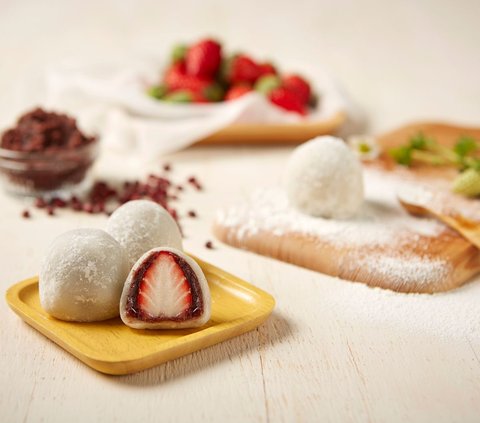 Chewy and Filling, Strawberry Mochi Recipe from the Land of Sakura