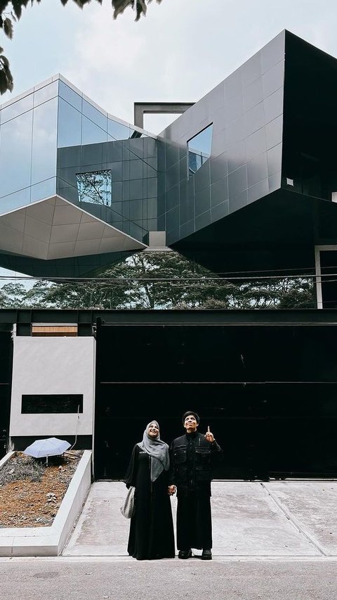 11 Potret Rumah Baru Atta Halilintar dan Aurel Hermansyah, Liftnya Ada Dua, Paling Mewah di Pondok Indah?