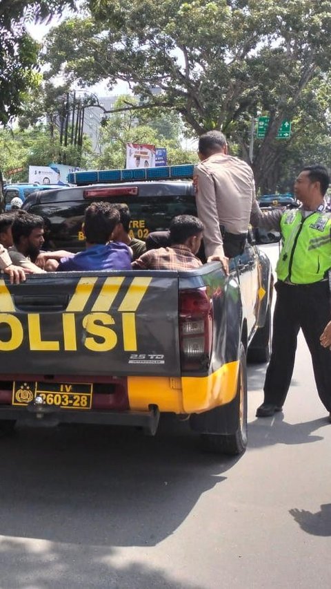 'Ngemper' di Jalanan Pekanbaru, 13 Warga Rohingya Dibawa Polisi