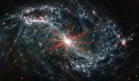 <b>Galaksi Spiral NGC 7496</b>