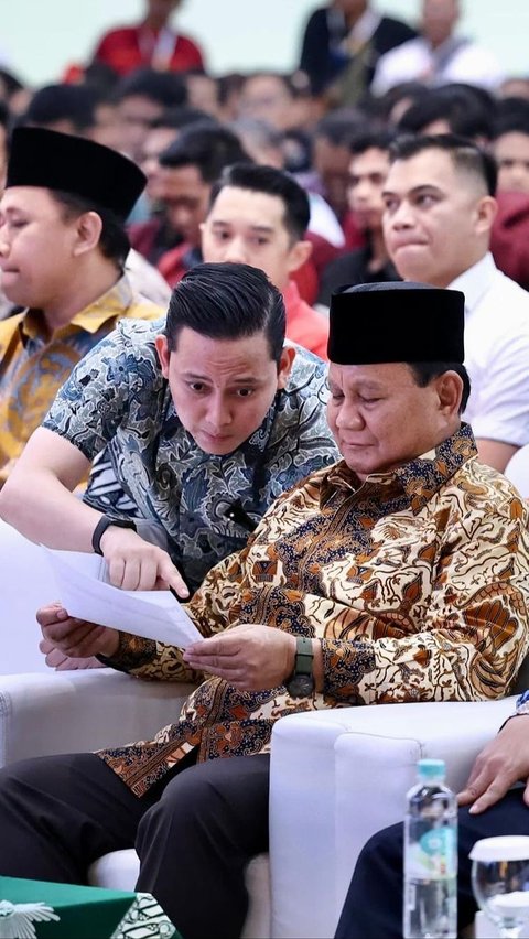 Rizky kerap memposting kegiatannya kala mendampingi Menhan Prabowo.
