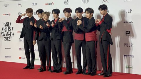 Potret Kompak dan Ganteng Boygroup K-Pop di Red Carpet Asia Artist Awards 2023