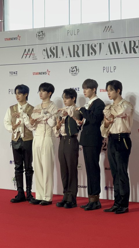 Potret Kompak dan Ganteng Boygroup K-Pop di Red Carpet Asia Artist Awards 2023