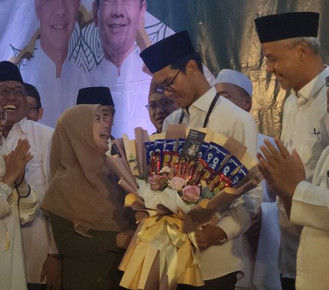 Momen Para Santri Beri Kejutan Ulang Tahun Kepada Alam Ganjar, Putra Ganjar Pranowo