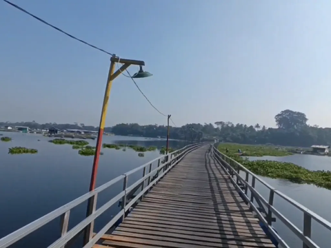 Sensasi Melintas di Atas Jembatan Kayu Merlin, Bisa Lihat Pemandangan Eksotis Waduk Saguling