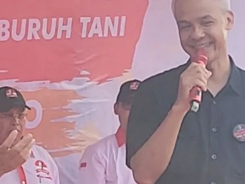 Ganjar Minta Relawan Fokus Rebut Hati Warga Lewat Door to Door: soal Baliho Dicopot Udah Biasa