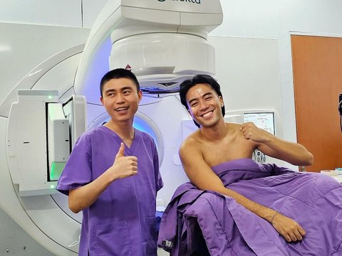 Strong! Portrait of Vidi Aldiano Undergoing Final Radiation Treatment for Cancer