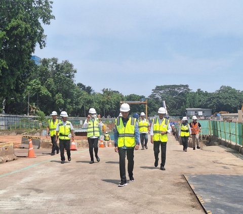 Jokowi: Pembangunan MRT Jakarta Fase 2A Capai 28,4 Persen, Lampaui Target Saya