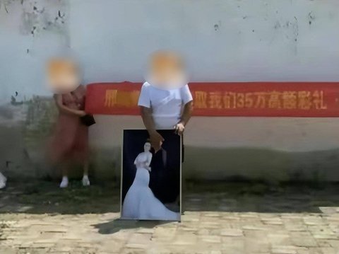 Former Husband's Family Comes to the Wedding and Demonstrates Debt Collection, This Woman's Luxury Wedding is Ruined in an Instant
