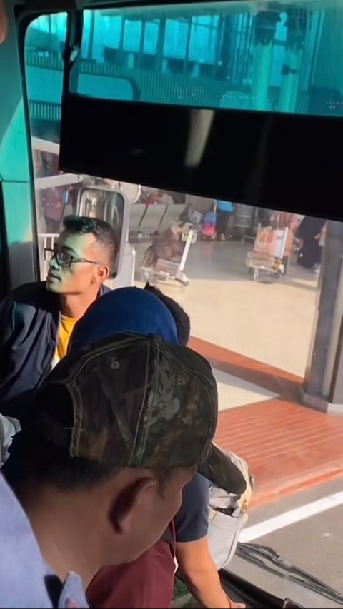 Viral Penumpang Marah-marah hingga Ajak Sopir Tabrakan Bus, Begini Endingnya