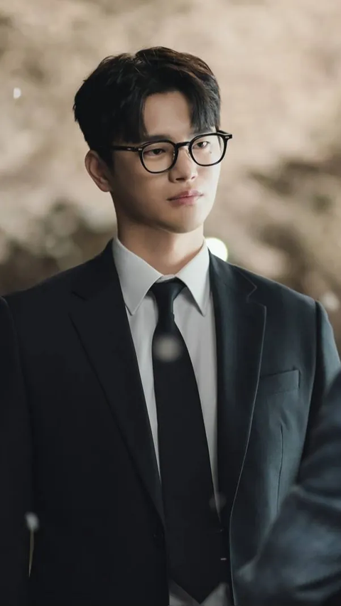 1. Seo In Guk sebagai Choi Yi Jae: Pria Pengangguran yang Mengalami 12 Kali Siklus Hidup dan Mati