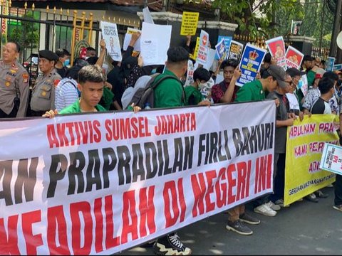 Ratusan Demonstran Warnai Sidang Praperadilan Firli Bahuri