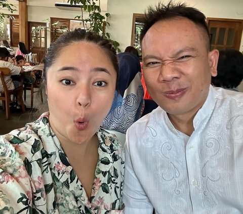 Vicky Prasetyo Walks to His Neighbor's House to Watch Marshanda's Soap Opera