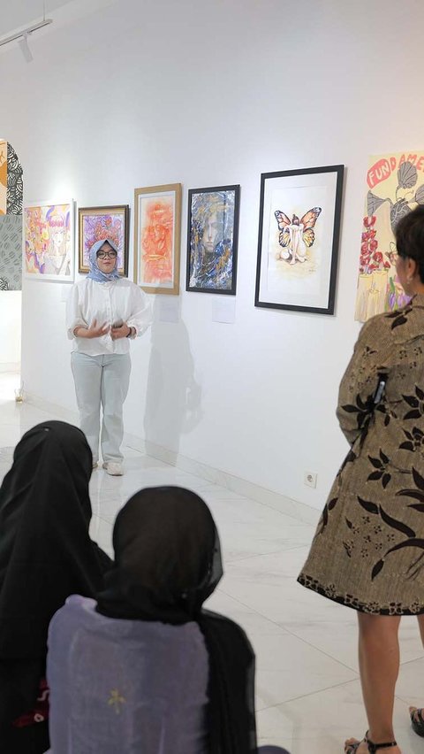 FOTO: Mengunjungi Pameran Lukisan dan Puisi pada Puncak Peringatan Hari Anti Kekerasan Terhadap Perempuan