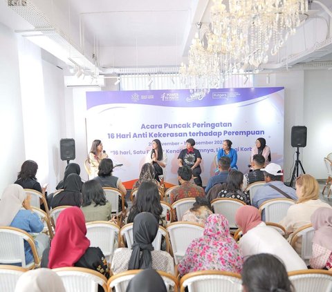 FOTO: Mengunjungi Pameran Lukisan dan Puisi pada Puncak Peringatan Hari Anti Kekerasan Terhadap Perempuan