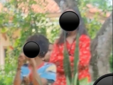 Selalu Datang Tiap Hari, Momen Anak-Anak Numpang Nonton TV di Tetangga Ini Curi Perhatian