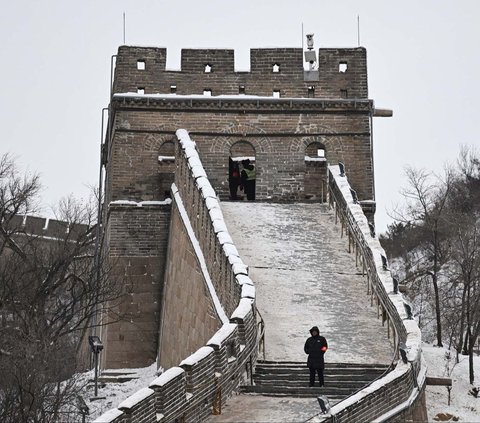 FOTO: Keindahan Tembok Besar China Memutih Berselimut Salju