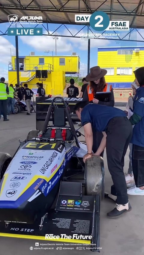 Tegang, Mobil Phoenix AF-04 dari Arjuna EV UGM Akhirnya Lulus Inspeksi Formula SAE 2023