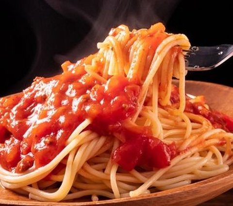 Make Noodles with a Different Recipe, Sweet Savory with Tomato Mix