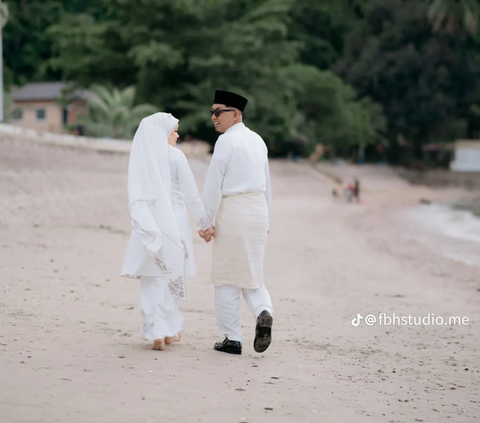 Di Luar Rencana, Pasangan Ini Pakai Kepala Badut untuk Foto Pernikahan, Hasilnya Menggemaskan!