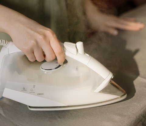 Clean Iron Smoothly Using Only 2 Ingredients