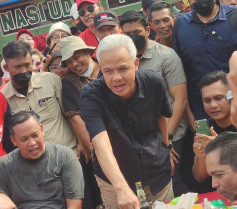 'Yang Terlupakan' oleh Ganjar saat Sarapan Bareng Warga di Bekasi