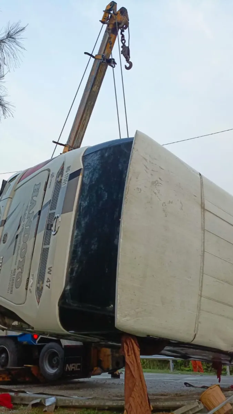 Ini Identitas Korban Meninggal Dunia Kecelakaan Tunggal Bus PO Handoyo di Tol Cipali