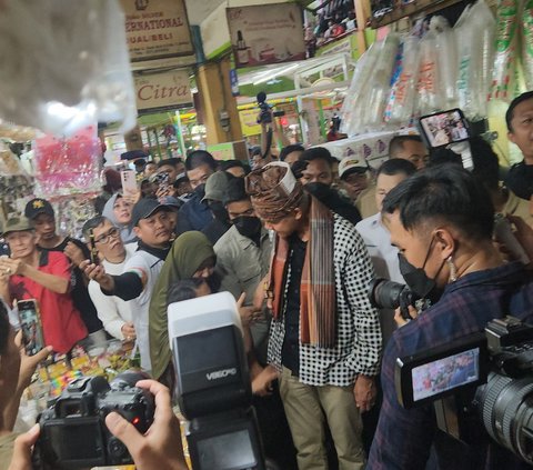 Pedagang Pasar Kranggan Ngeluh Kemunculan e-Commerce, Ganjar: Nanti Kita Ajari Cara Jualan Online Ya