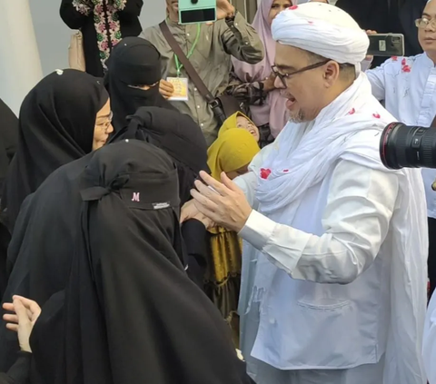 Istri mantan pimpinan Front Pembela Islam (FPI) Rizieq Shihab, Syarifah Fadhlun Yahya tutup usia pada Sabtu (16/12).