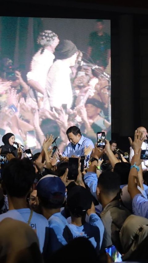 Prabowo Terharu Diberi Surat Cinta oleh Relawan, Janji Lakukan Hal Ini