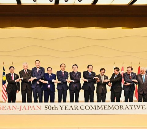 Hari Kedua di Tokyo, Jokowi Hadiri KTT Perayaan 50 Tahun ASEAN-Jepang