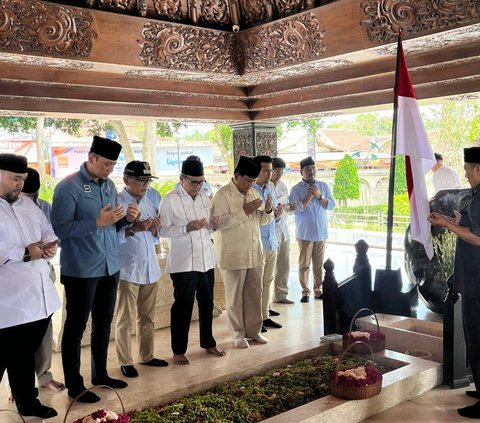 Ziarah ke Makam Bung Karno di Blitar, Prabowo: Beliau Proklamator dan Pahlawan
