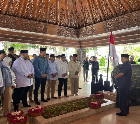 Ziarah ke Makam Bung Karno di Blitar, Prabowo: Beliau Proklamator dan Pahlawan
