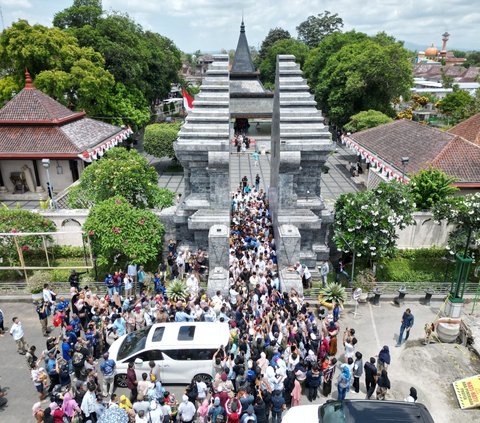 Ziarah ke Makam Bung Karno di Blitar, Prabowo Disambut Antusias Warga