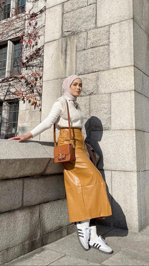 Look Smart Chic with Leather Skirts, Hijabers On Point!