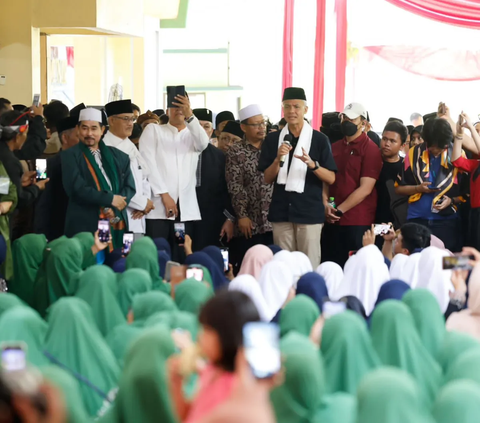 Kelakar Ganjar Tak Bisa Beri Sepeda: Takut Disemprit Bawaslu