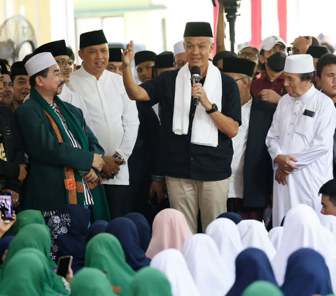 Kelakar Ganjar Tak Bisa Beri Sepeda: Takut Disemprit Bawaslu