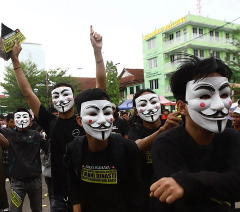 FOTO: Massa Mahasiswa Makassar Tolak Politik Dinasti dan Pelanggaran HAM dalam Aksi Mimbar Demokrasi