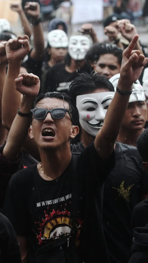 FOTO: Massa Mahasiswa Makassar Tolak Politik Dinasti dan Pelanggaran HAM dalam Aksi Mimbar Demokrasi