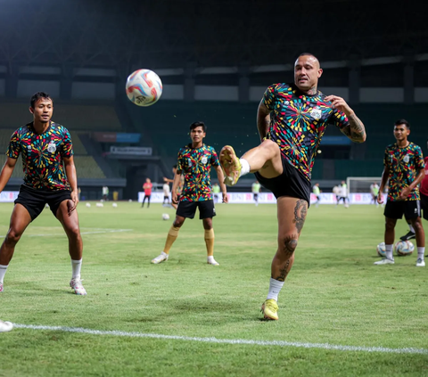 FOTO: Debut di BRI Liga 1, Radja Nainggolan Sukses Antar Bhayangkara FC Cetak Tiga Poin Usai Menghajar Persita Tangerang