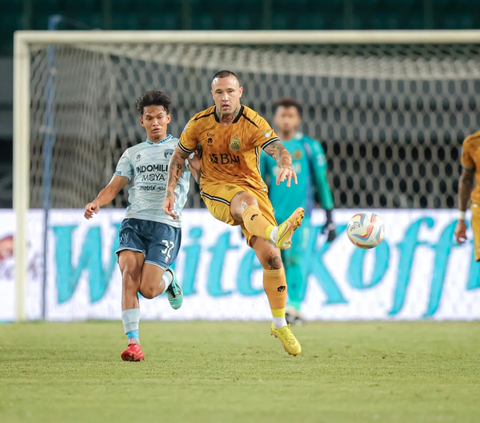 Pemain Timnas Belgia keturunan Indonesia, Radja Nainggolan, sukses debut bersama Bhayangkara FC dalam kemenangan 3-0 melawan Persita Tangerang.