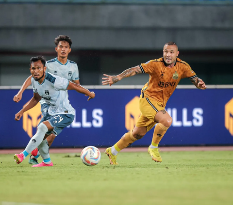 FOTO: Debut di BRI Liga 1, Radja Nainggolan Sukses Antar Bhayangkara FC Cetak Tiga Poin Usai Menghajar Persita Tangerang