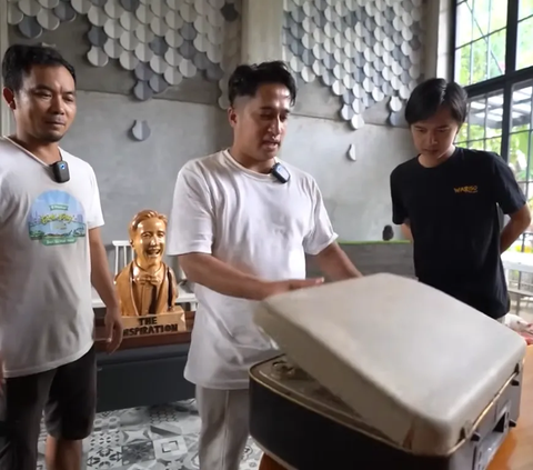 Irfan Hakim Senang Banget Menemukan Harta Karun Musik Player Jadul 'Gimana Nih Gue Lupa Lagi, Dulu Bisa'