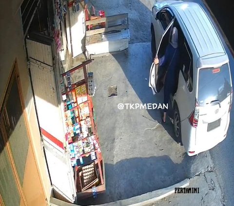 Viral Emak-emak Elit Bermobil Curi 2 Karung Beras, Aksinya Terekam CCTV